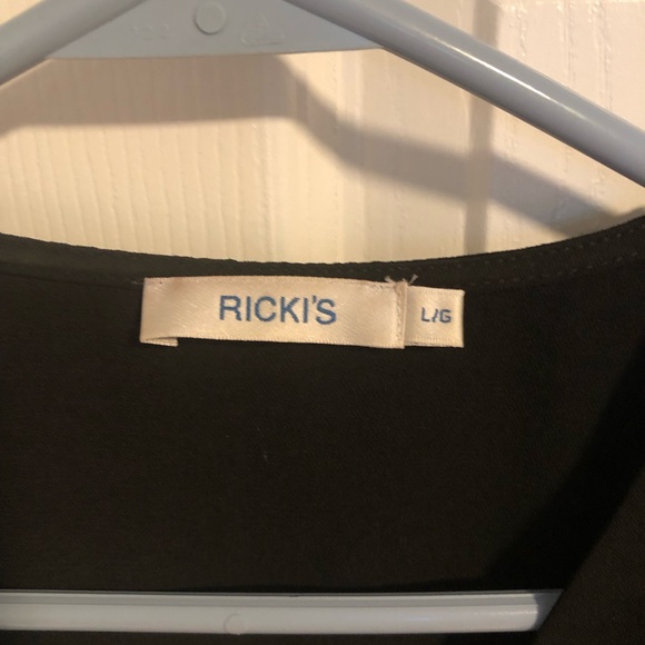 Black V-Neck Tie Waist Tunic Blouse - Picture 9 of 11